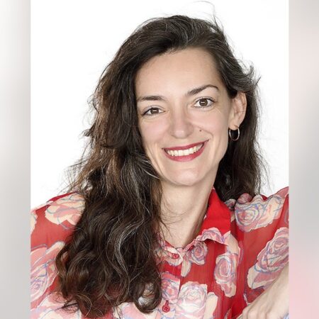 Originaire d’Angers, Charlotte Landru-Chandès présente Musique Matin sur France Musique du lundi au jeudi, de 6 h 30 à 9 heures.