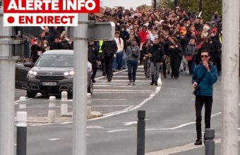 Credit Angers Info - Tensions à Angers ce samedi 24 octobre : tirs de gaz lacrymogène à répétition et barrage de véhicules de police entre la gare et la rue du Haras.