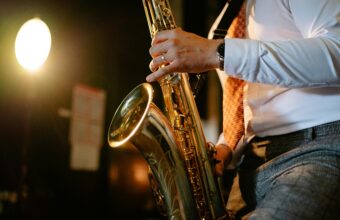 Le Théâtre Chanzy à Angers accueillera deux soirées musicales les 6 et 7 février 2027. Organisés par le Lions Club Angers Cité, en partenariat avec Jazz pour Tous, ces deux concerts de jazz et de soul seront donnés au profit de l’association Les Blouses Roses.